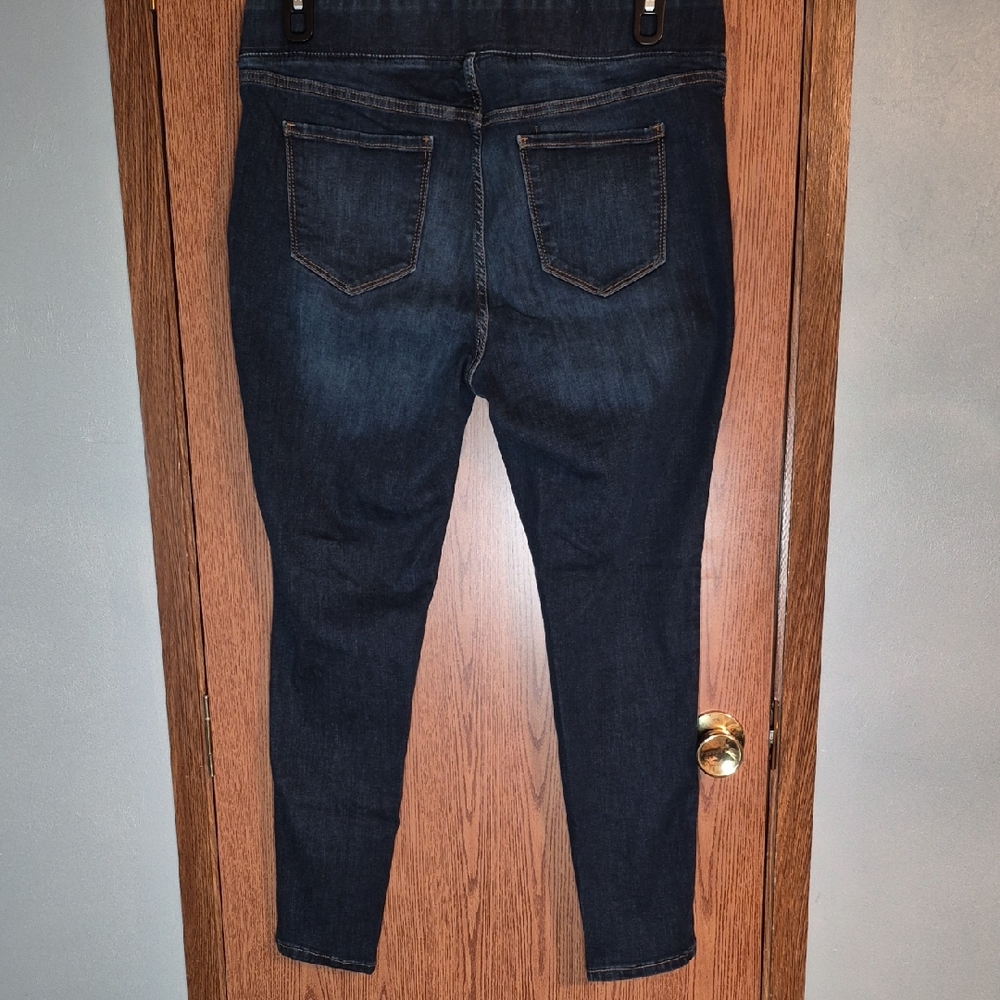 Old Navy Sculpting Jeggings